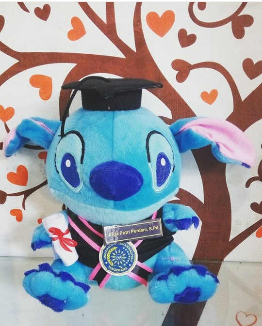 Stitch Boneka Wisuda UMT - Kado Wisudaku