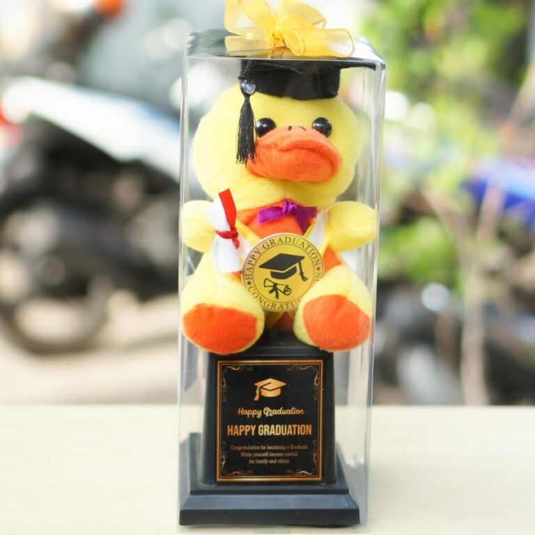 Jual Piala Boneka Wisuda Bebek Box Mika Kado Wisudaku