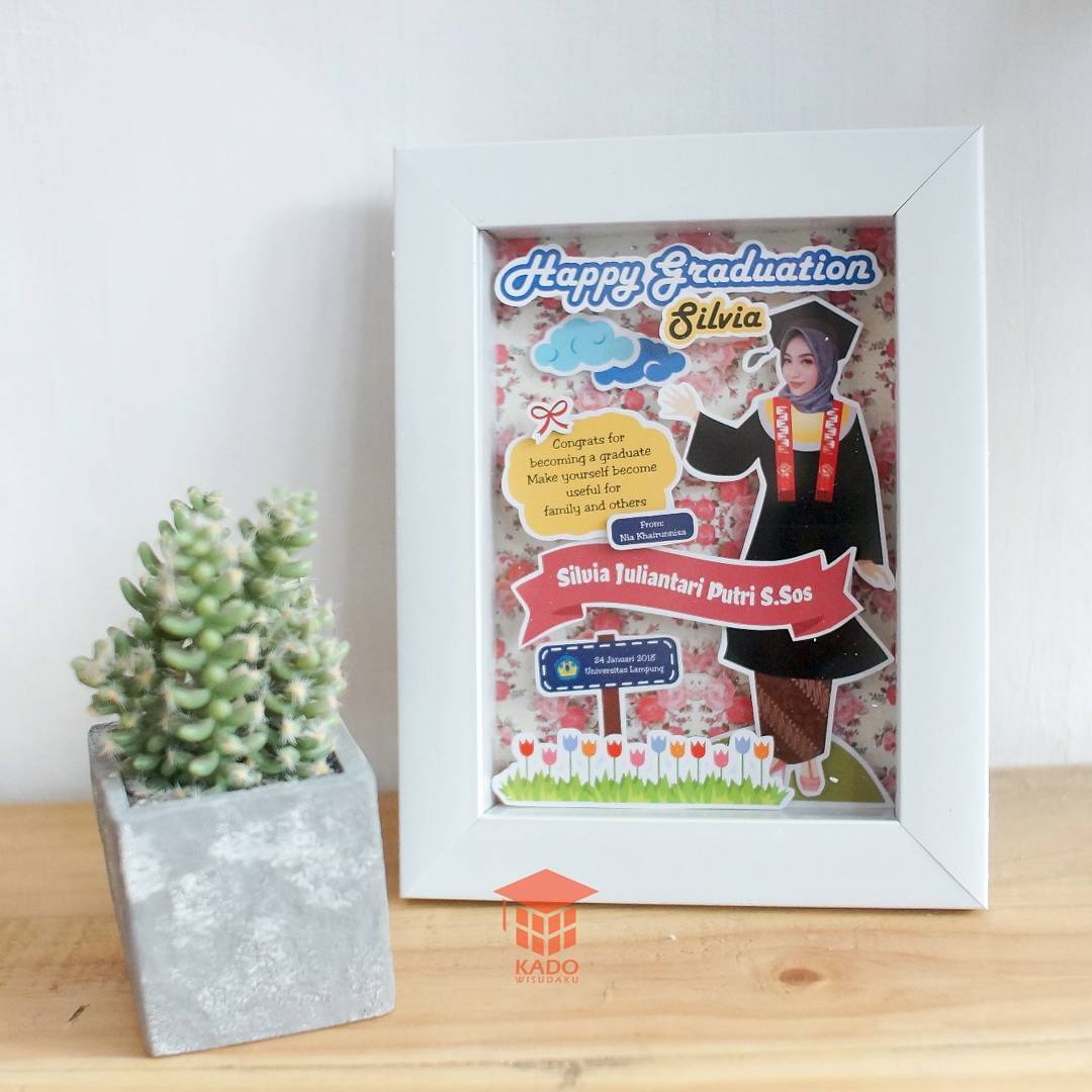 Scrap Frame Wisuda Cewek - Kado Wisudaku