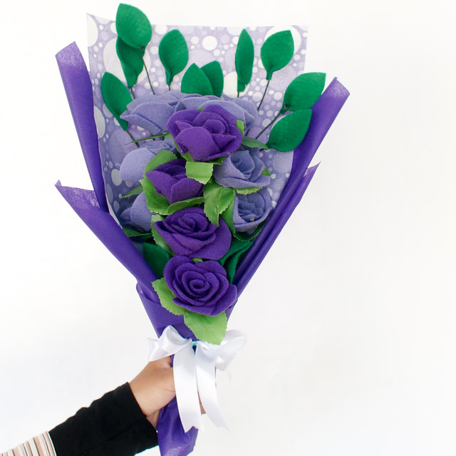 hand bouquet flower flanel ungu wisuda jogja bunga 085878749975