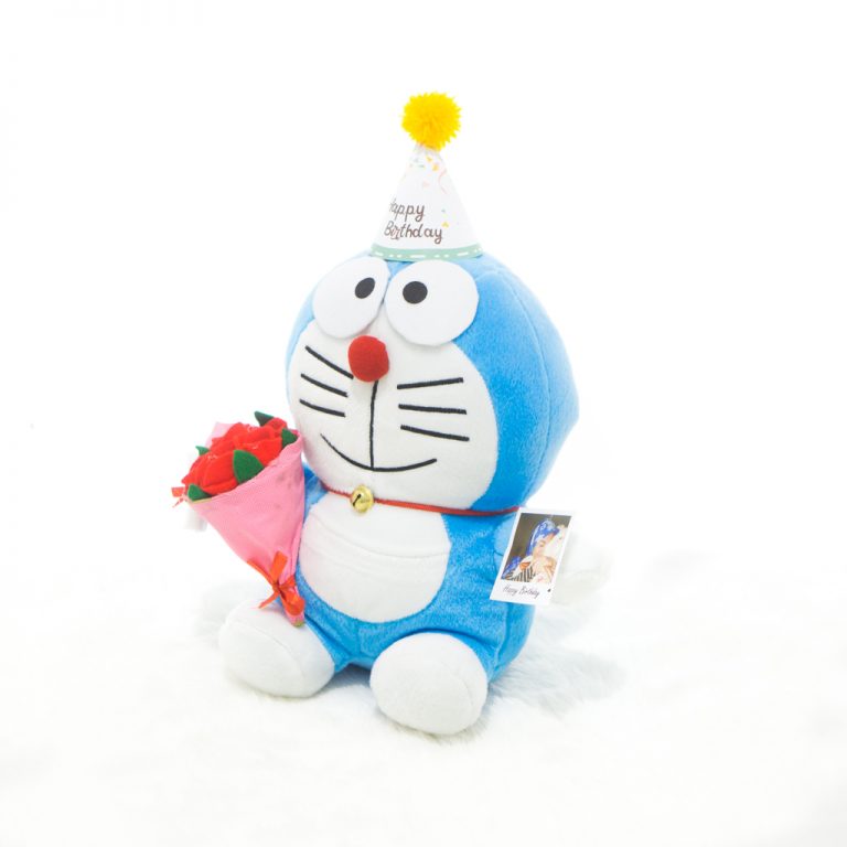 Boneka Ultah Doraemon  dengan Buket Bunga  Kado Wisudaku