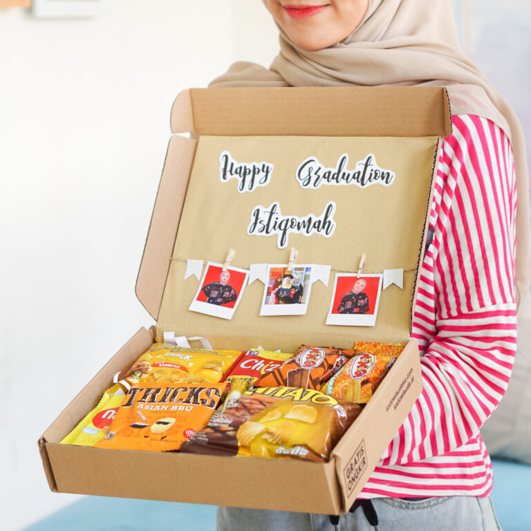 Kado Anniv Snack Box Hampers Custom Foto Polaroid Kado Wisudaku