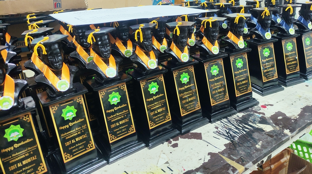 Pesanan patung wisuda SDIT Al Mumtaz