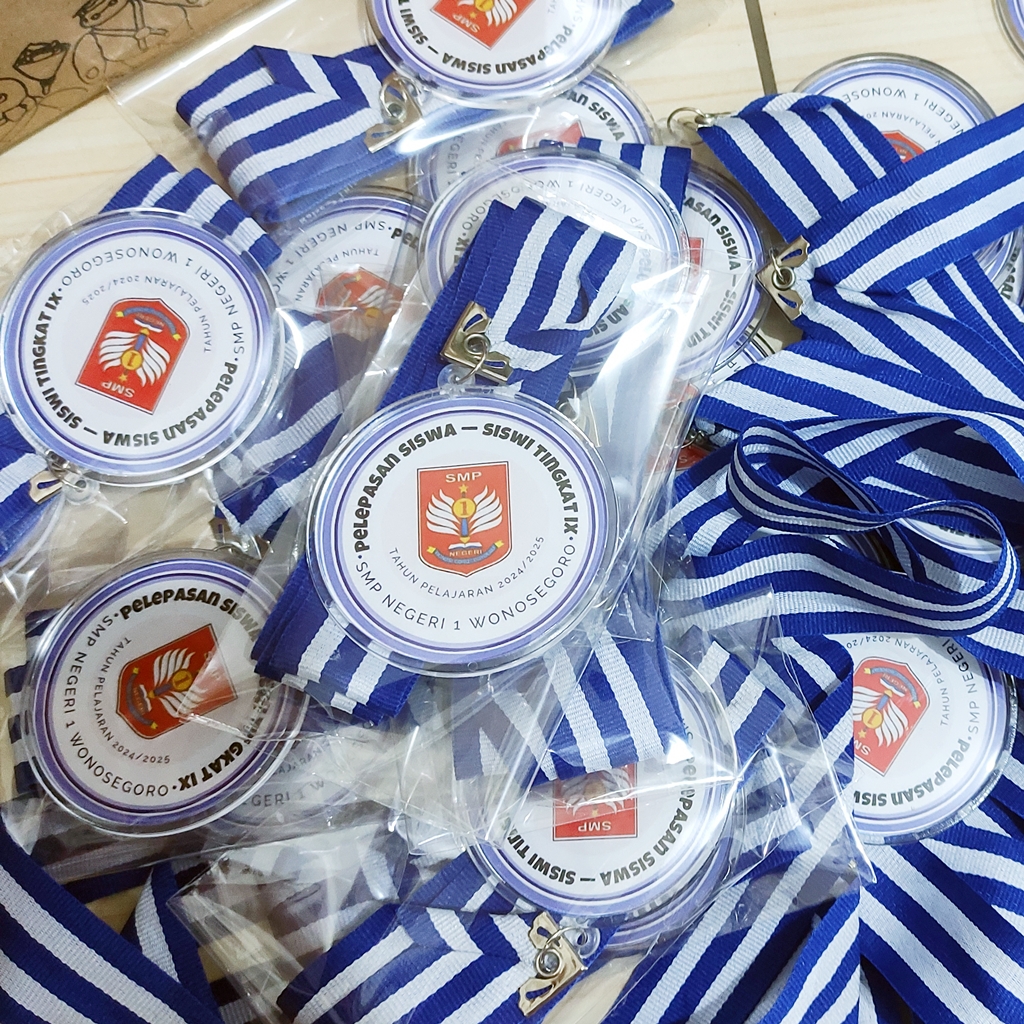 Produk medali wisuda SMP N 1 Wonosegoro