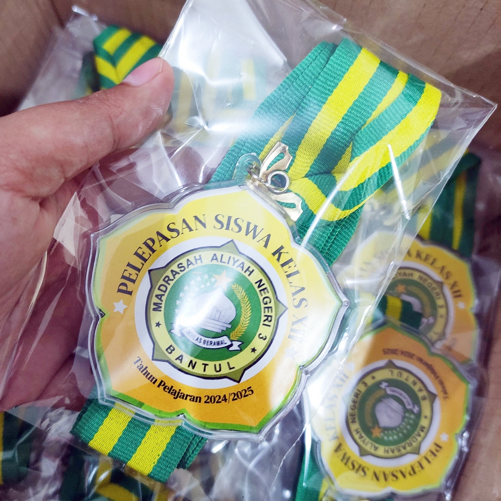 Contoh medali wisuda MAN 3 Bantul